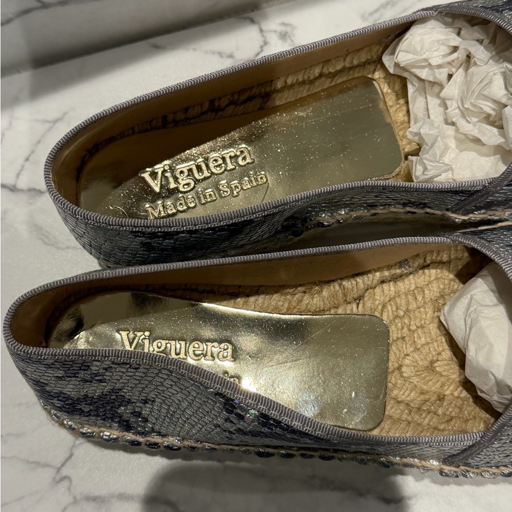 🌟3 X HOST PICK🌟Viguera Ladies Silver Iridescent Espadrille Flats Brand New NWT - Picture 5 of 13